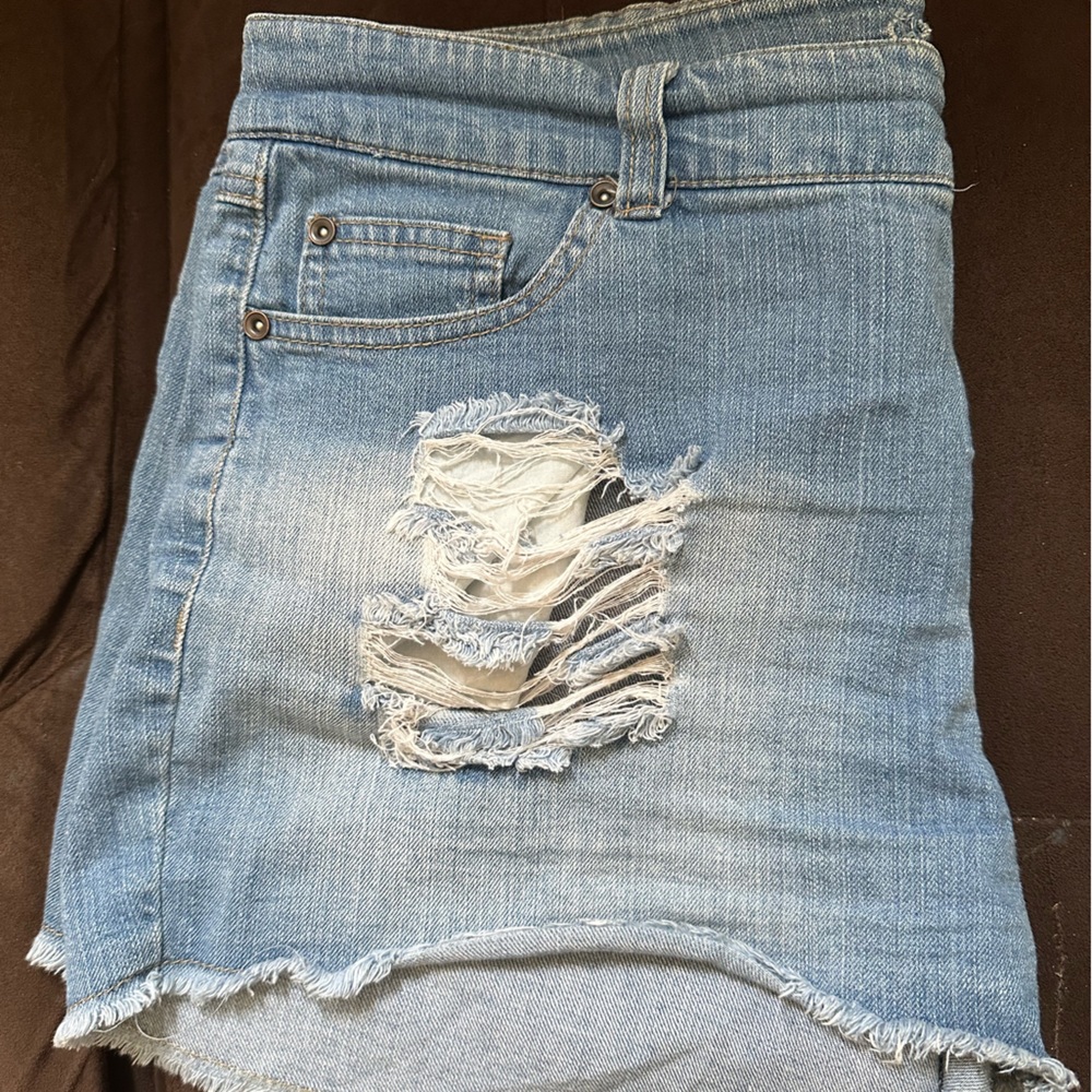 Shorts - Picture 3 of 3